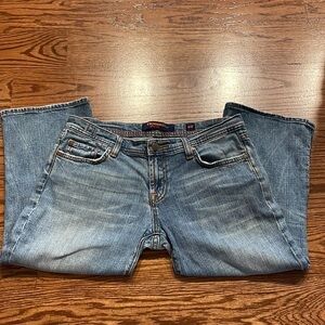 VIGOSS USA PREMIUM women’s Capri washout distressed jean 11/12 straight cut EUC
